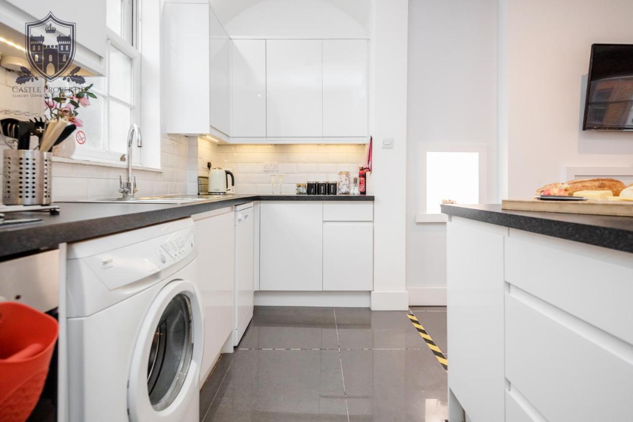 Castle Properties: The Sovereign 5 Bed Town House Windsor Extérieur photo