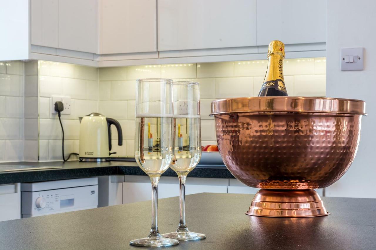 Castle Properties: The Sovereign 5 Bed Town House Windsor Extérieur photo